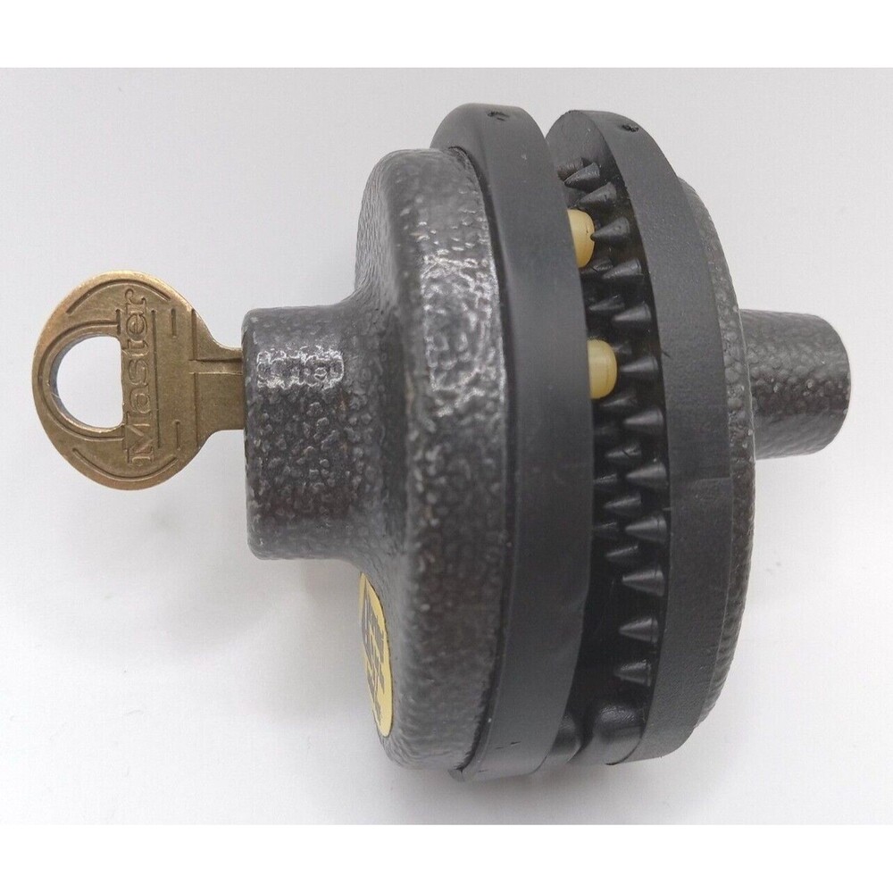 (1) Vintage Master Lock, Two-Piece Clamp Lock with Key, Looks Great! Black